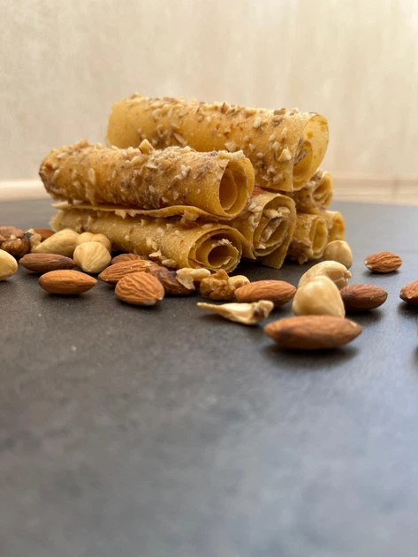 Dulciuri naturale artizanale Dazytuve Shop – curmale, nuci și rulouri de fructe